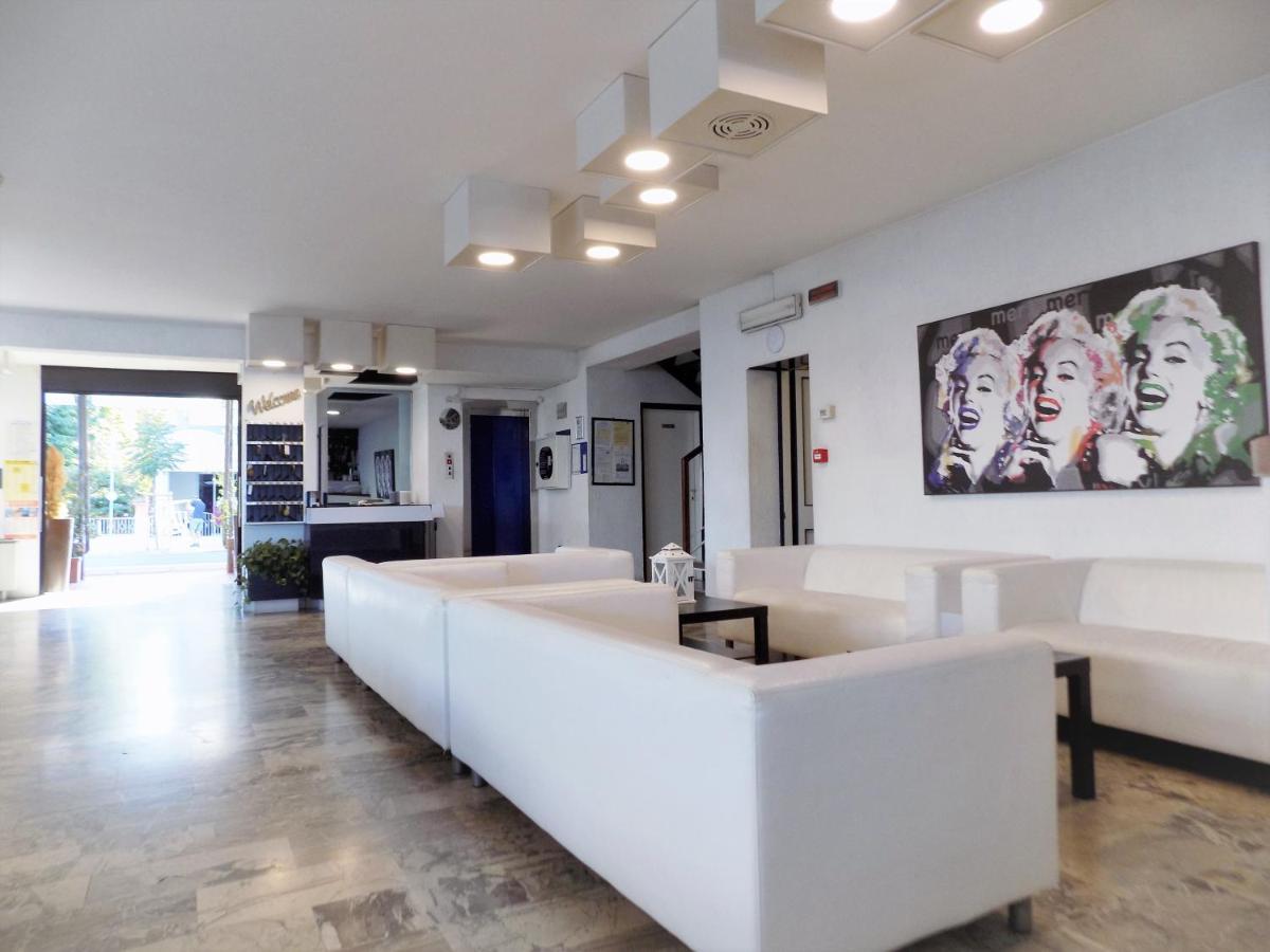 Hotel Diplomatic Riccione Eksteriør billede