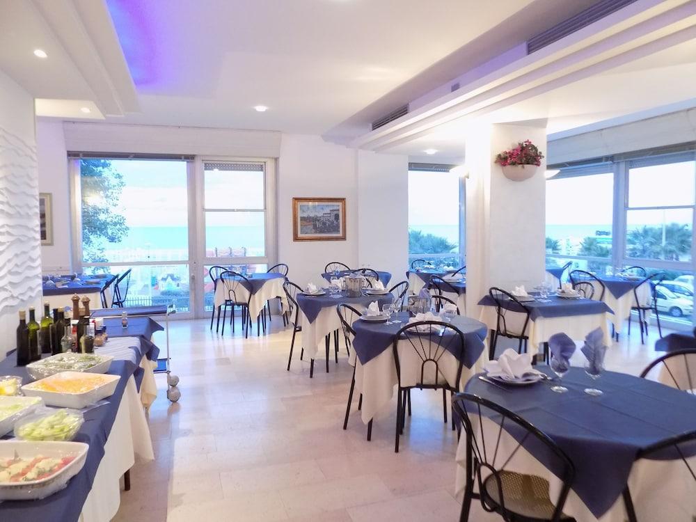 Hotel Diplomatic Riccione Eksteriør billede
