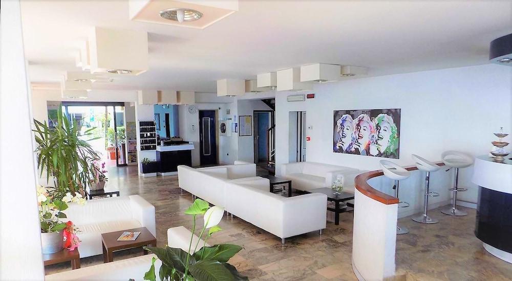 Hotel Diplomatic Riccione Eksteriør billede