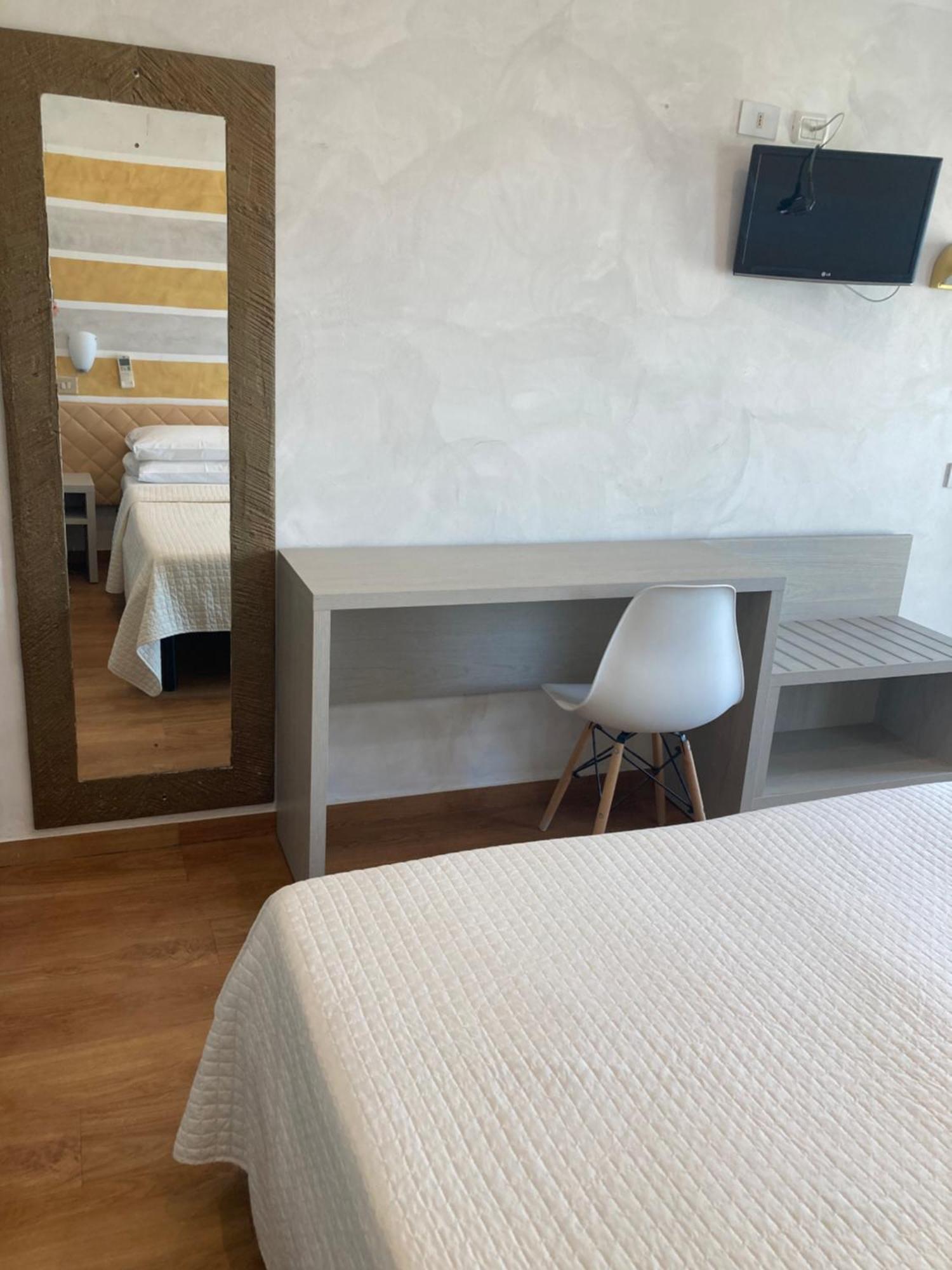 Hotel Diplomatic Riccione Værelse billede